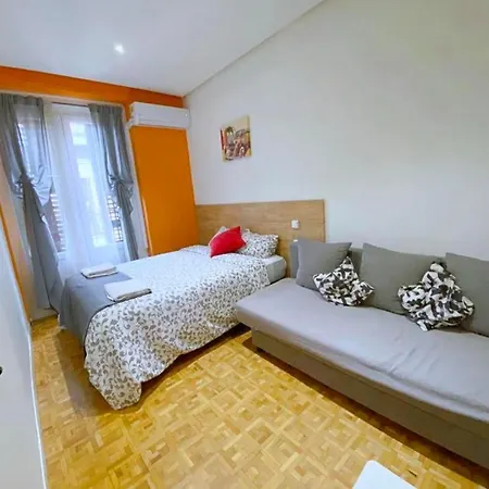 Apartamentos Travelstep La Latina Madrid Exterior photo
